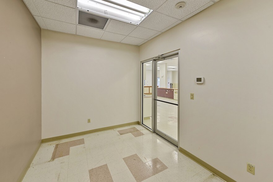 More Photos Of 4405 E Aloha Dr, Diamondhead Storefront Retail Office For Lease