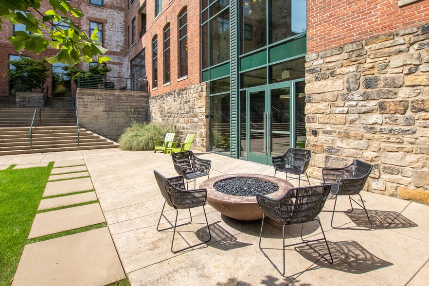 More Photos Of 700 W St Clair Ave, Cleveland Office For Lease