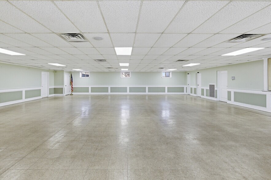 More Photos Of 81 Sprague St, Portsmouth Specialty For Sale