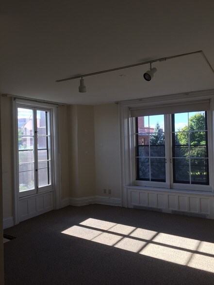 More Photos Of 17 Elk St, Albany Office For Lease