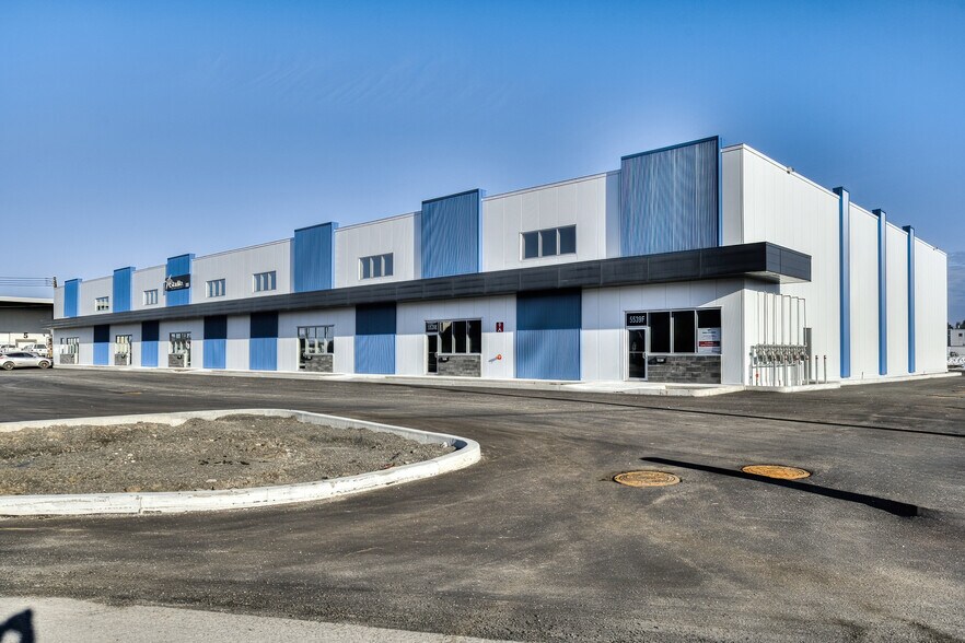 Primary Photo Of 5539 St Ernest-Cormier, Laval Showroom For Lease