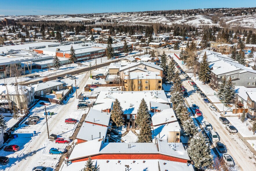 More Photos Of 4607 73 St NW, Calgary Apartments For Sale