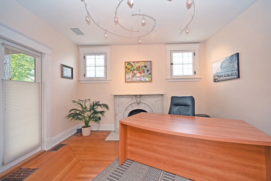 More Photos Of 2150 Alpine Pl, Cincinnati Office Residential For Lease