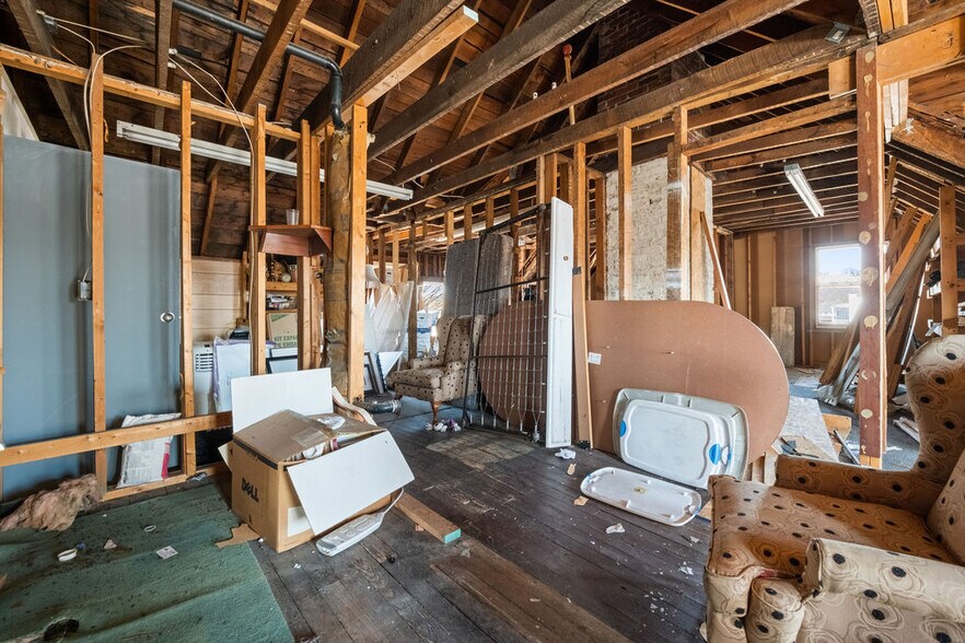 More Photos Of 1337 Virginia St, Charleston Office For Sale