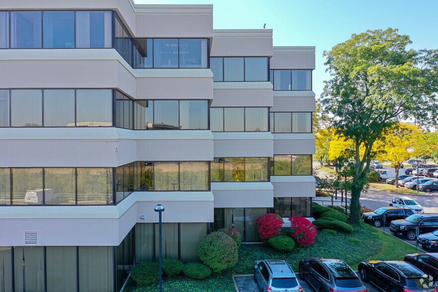 More Photos Of 360 W Butterfield Rd, Elmhurst Medical For Lease