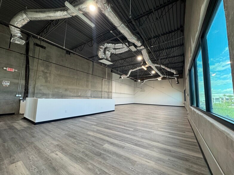 More Photos Of 6021 Badura Ave, Las Vegas Warehouse For Lease