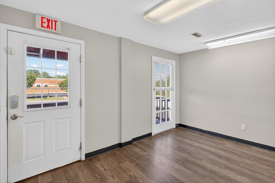 More Photos Of 114 Lexington Tpke, Amherst Medical For Lease