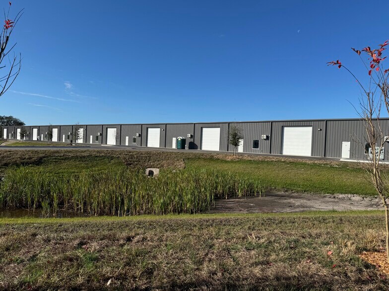 More Photos Of 4900 Dundee Rd, Winter Haven Light Manufacturing For Lease