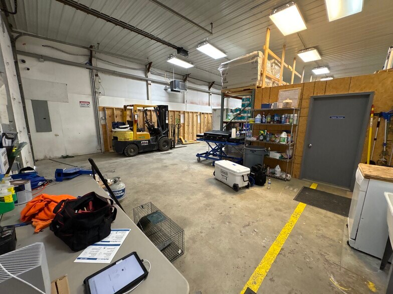 More Photos Of 707 Widewater Dr, Lafayette Industrial For Lease