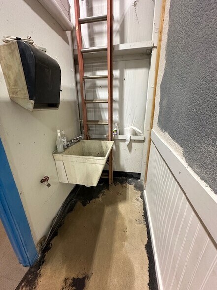 More Photos Of 1465 Cornell Rd, Howard Warehouse For Sale