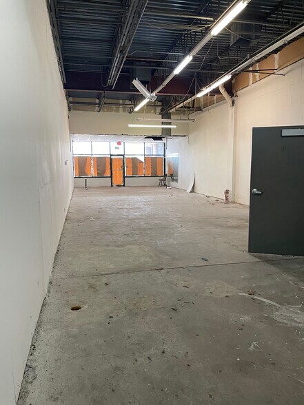 More Photos Of 263-269 S Randall Rd, Elgin General Retail For Lease