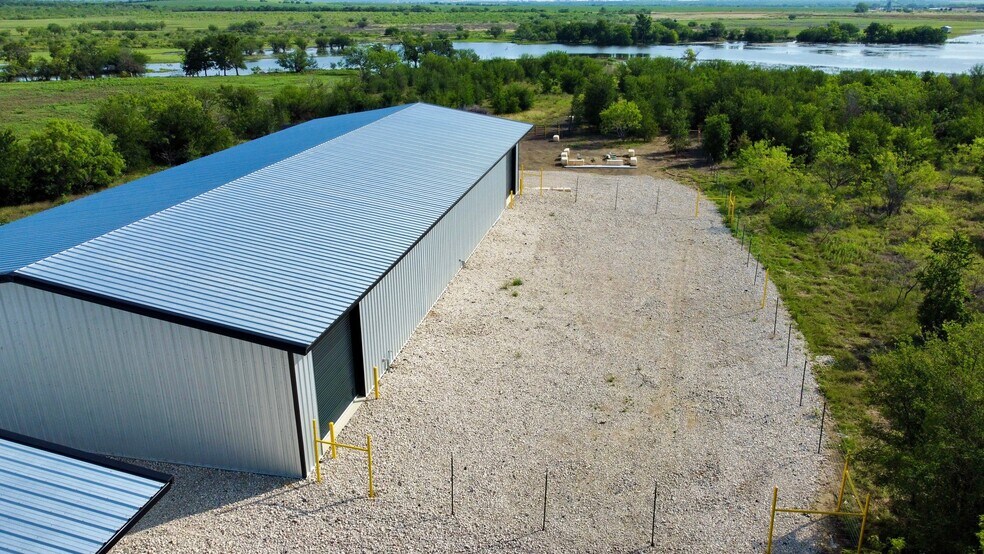 More Photos Of 1247 Watson E Ln, New Braunfels Warehouse For Lease