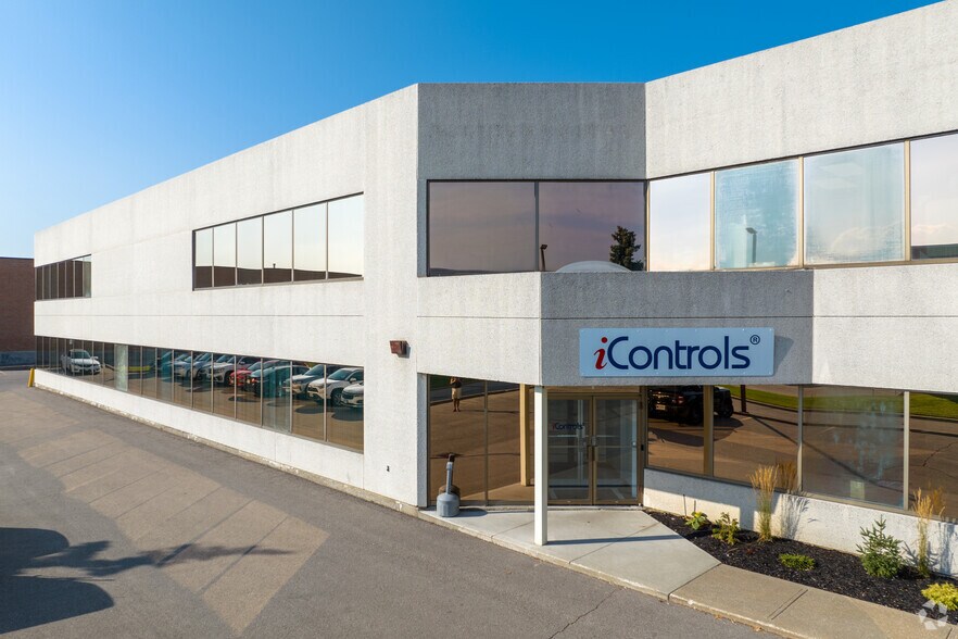 More Photos Of 35 E Beaver Creek Rd, Richmond Hill Warehouse For Lease