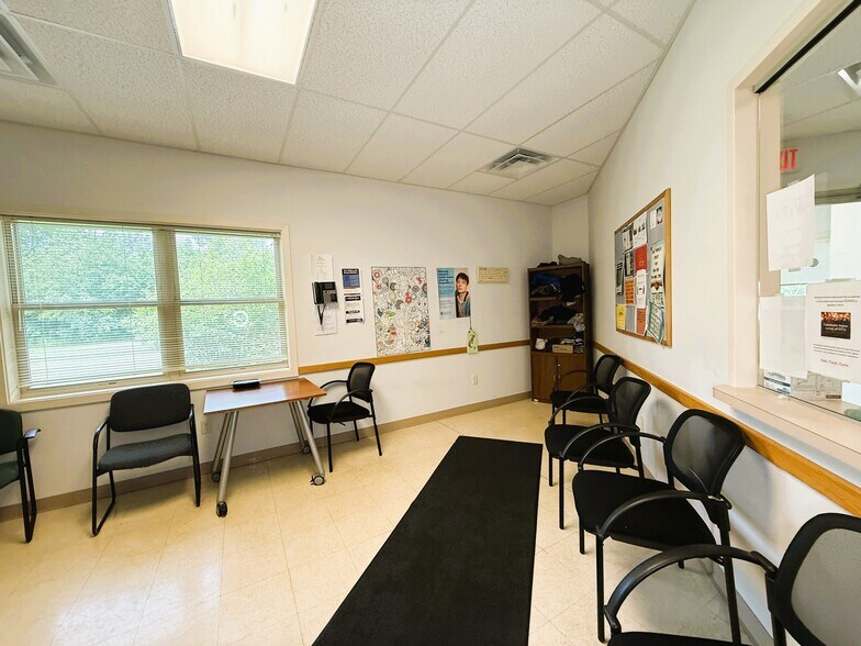 More Photos Of 111 Hamilton St, Mexico Office For Sale