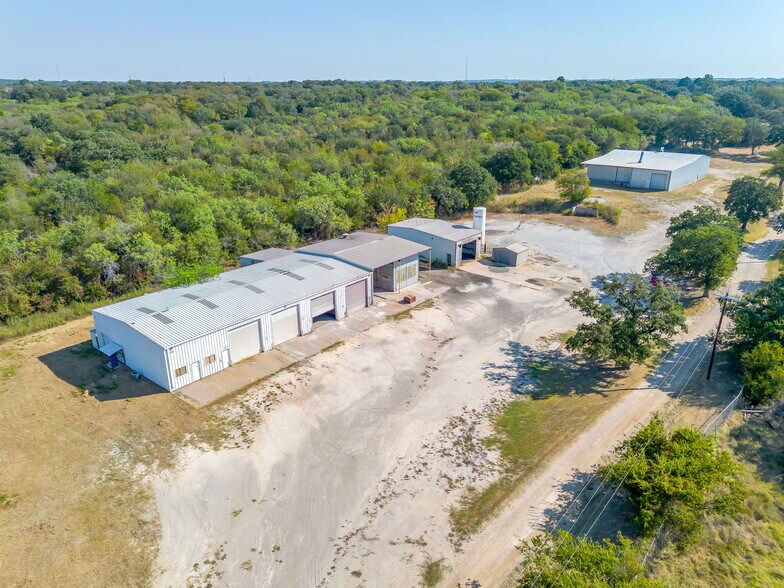 More Photos Of 3545 N Main St, Cleburne Industrial For Lease