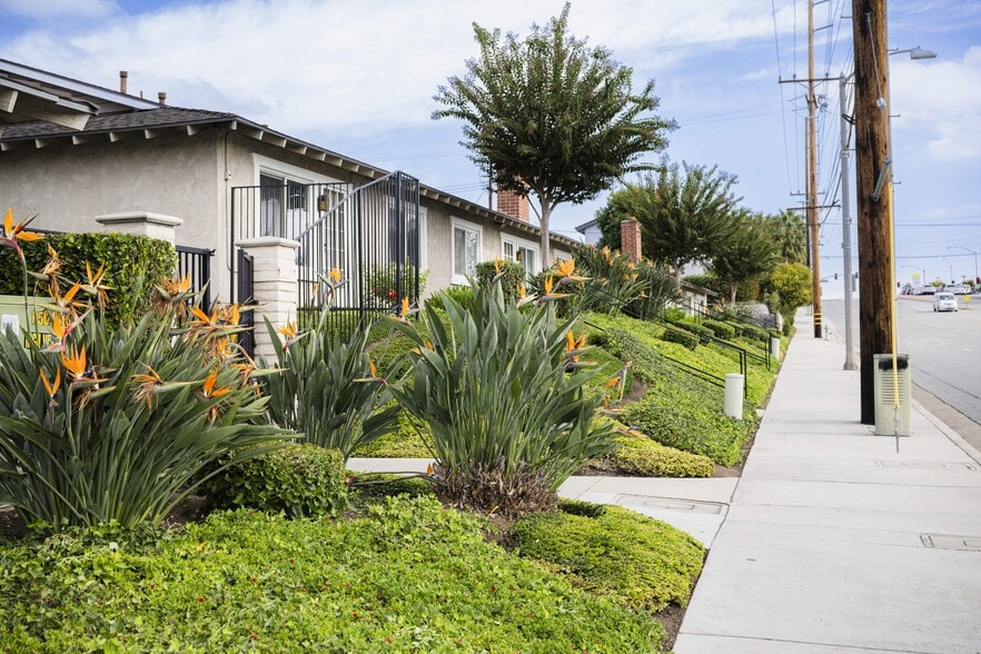 More Photos Of 319 W Lambert Rd, Brea Apartments For Sale