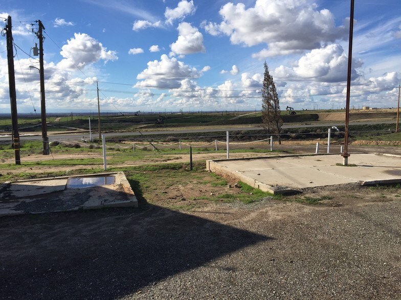 More Photos Of 18400 Highway 65, Bakersfield Warehouse For Lease