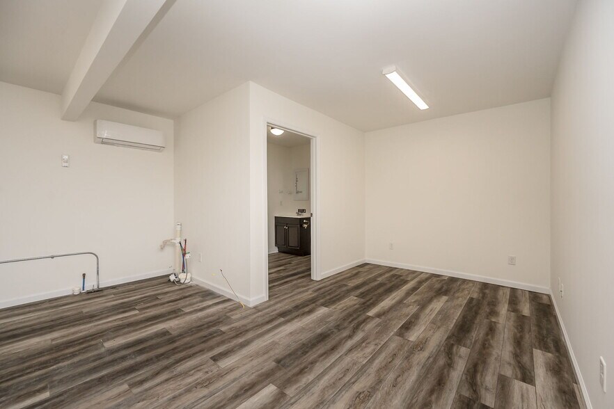 More Photos Of 302 S Lincoln Dr, Troy Office For Lease