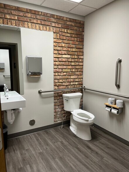 More Photos Of 1221 Byron Rd, Howell Medical For Lease