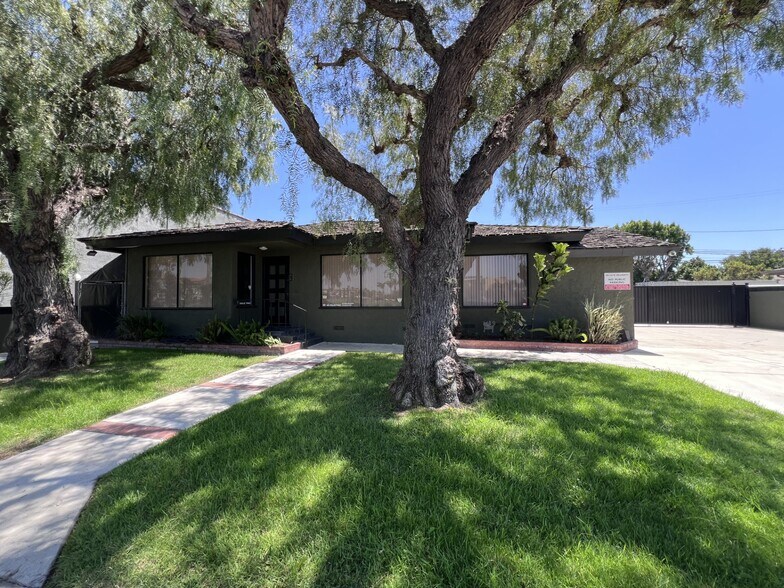 Primary Photo Of 4652 Katella Ave, Los Alamitos Office For Lease