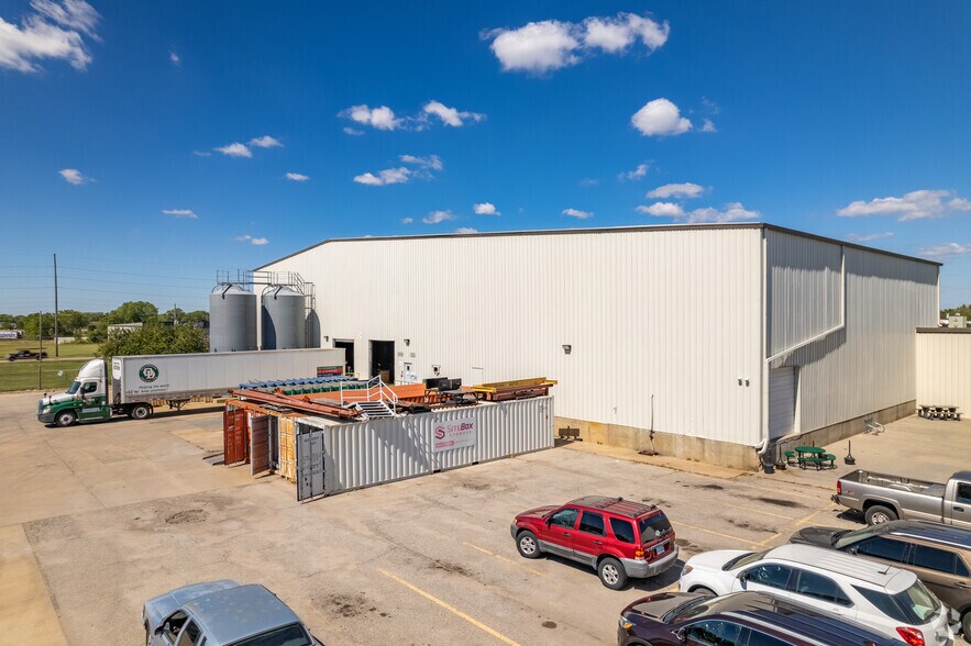 More Photos Of 2810 S West St, Wichita Manufacturing For Sale