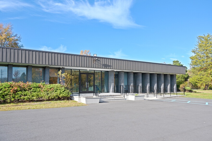 More Photos Of 200-230 Central Ave, Farmingdale Loft Creative Space For Sale
