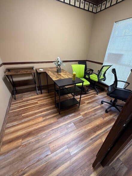 More Photos Of 7840 Pine Forest Rd, Pensacola Office For Sale