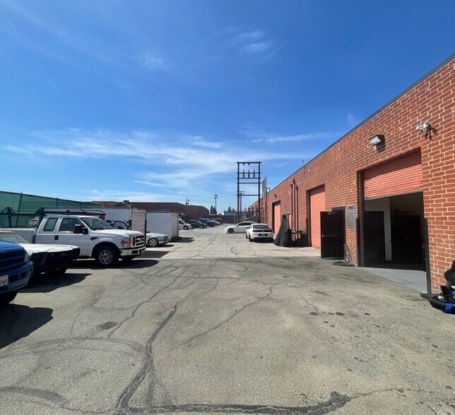 More Photos Of 7660 Clybourn Ave, Sun Valley Light Manufacturing For Lease