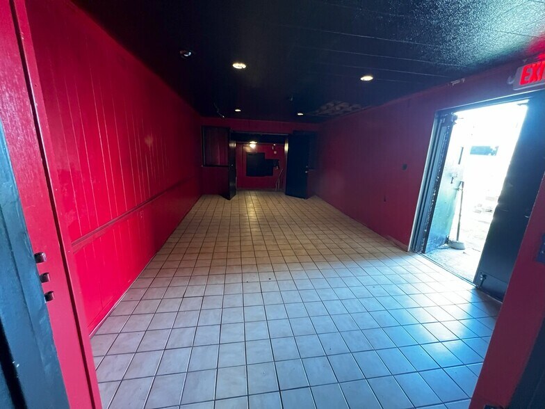 More Photos Of 1604 W State St, Bristol General Retail For Sale