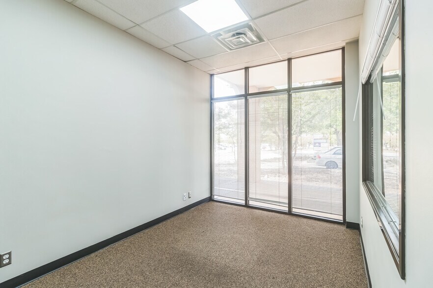 More Photos Of 16333 S Great Oaks Dr, Round Rock Medical For Lease