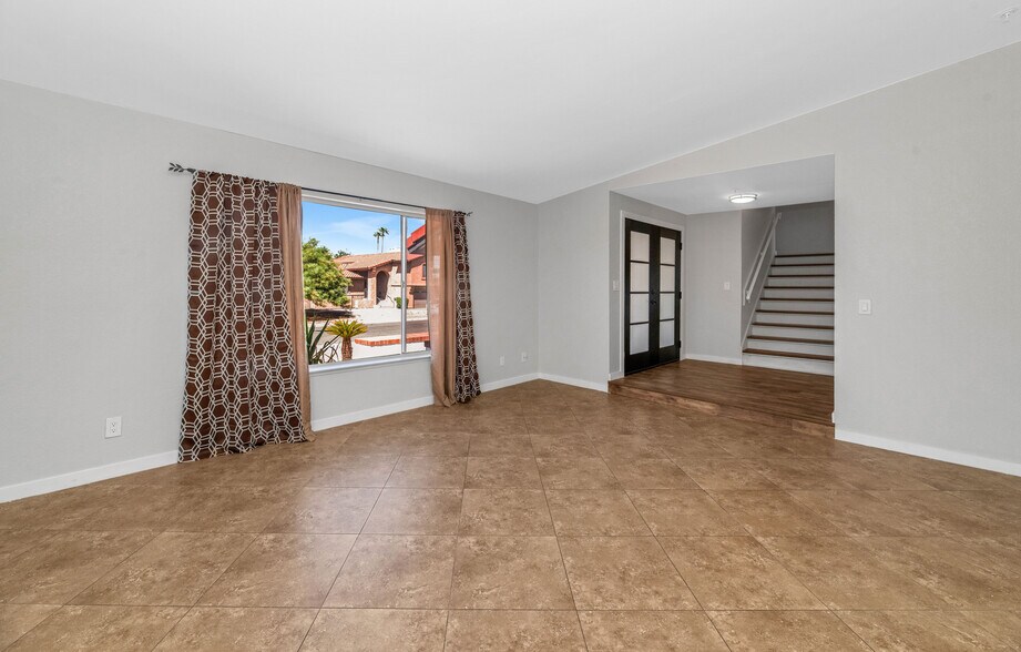 More Photos Of 1927 E Crocus Dr, Phoenix Specialty For Sale