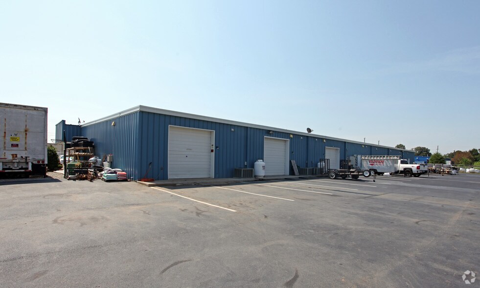 More Photos Of 6137 Denver Industrial Park Rd, Denver Flex For Lease