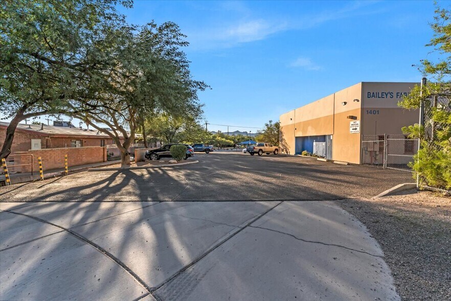 More Photos Of 1401 N Bailey Ln, Tucson Showroom For Sale