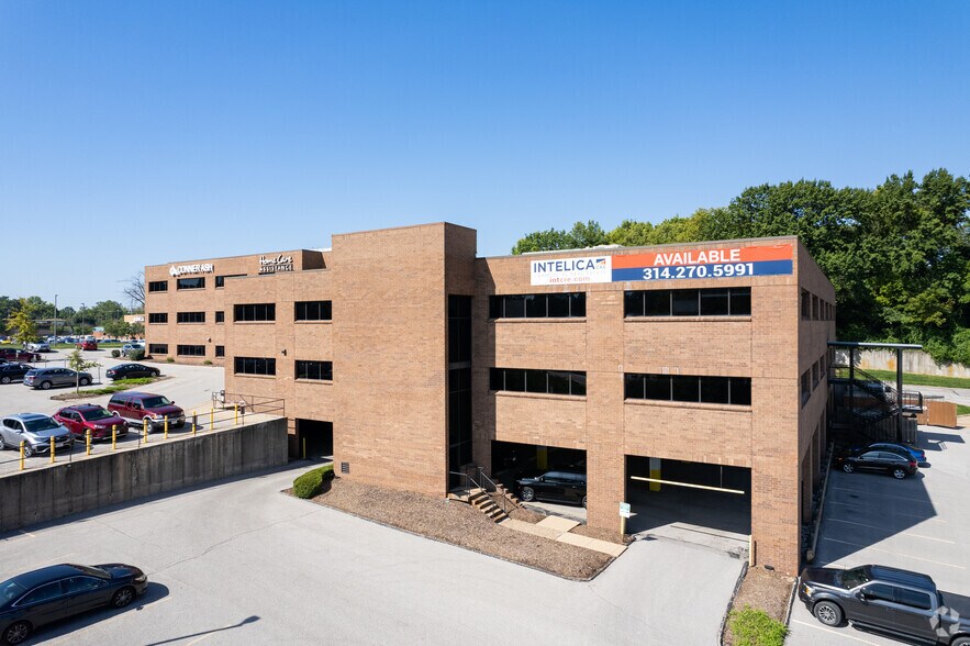 More Photos Of 12101 Woodcrest Executive Dr, Saint Louis Office For Lease
