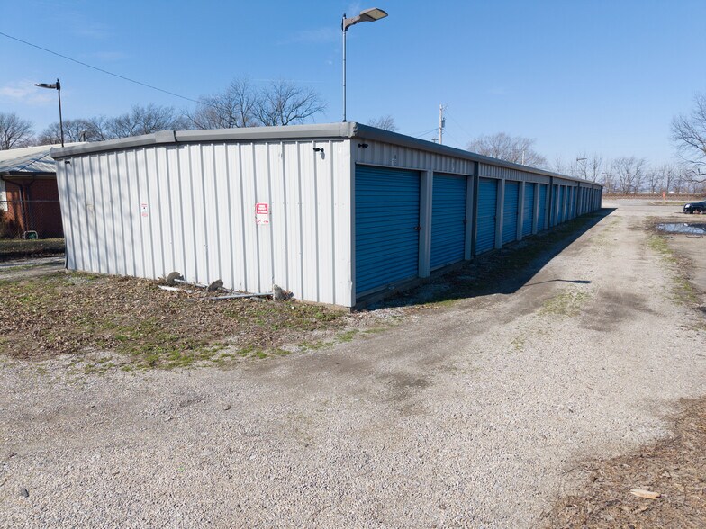 More Photos Of 739 S Walnut St, Steele Self Storage For Sale