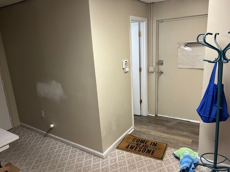 More Photos Of 5130 MacCorkle Ave SE, Charleston Office For Lease