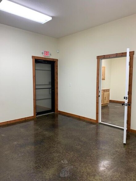 More Photos Of 975 E Daniel Dr, Mount Vernon Manufacturing For Sale