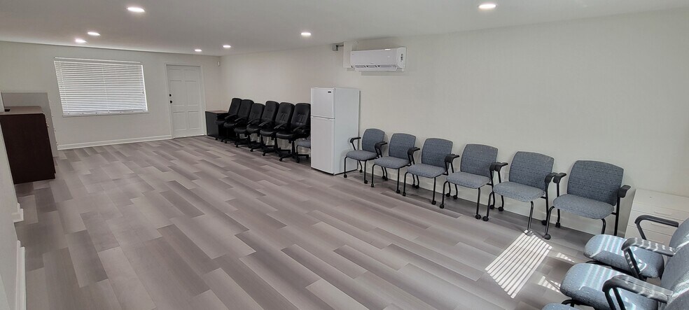 More Photos Of 1275 Cleveland St, Clearwater Medical For Lease