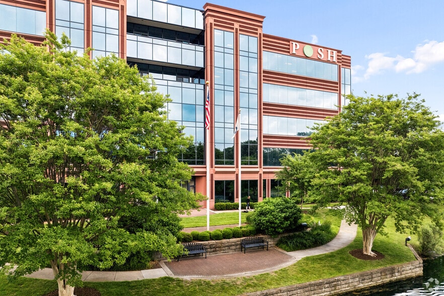 More Photos Of 272 Bendix Rd, Virginia Beach Unknown For Lease