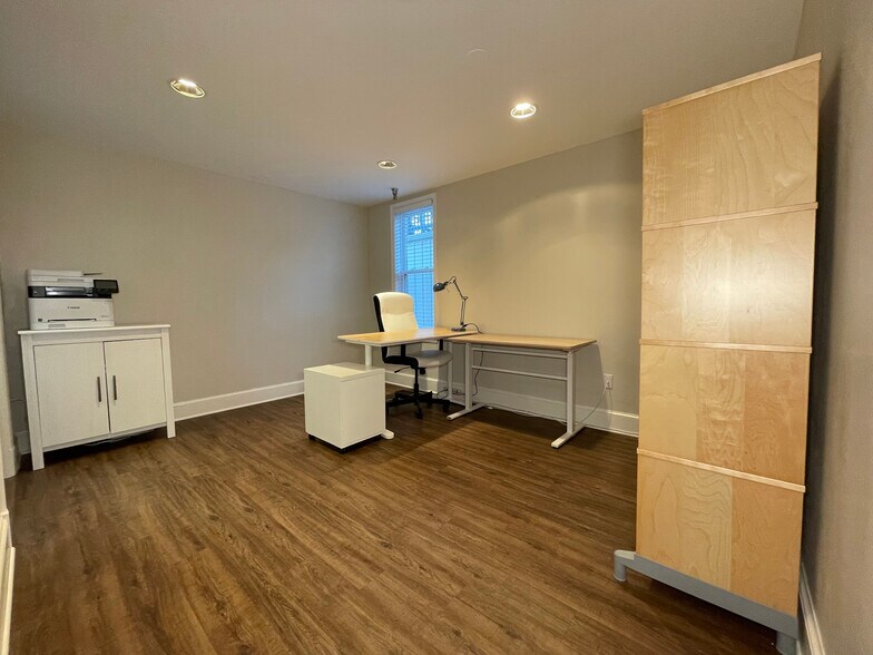More Photos Of 123 N Henry St, Alexandria Office For Lease