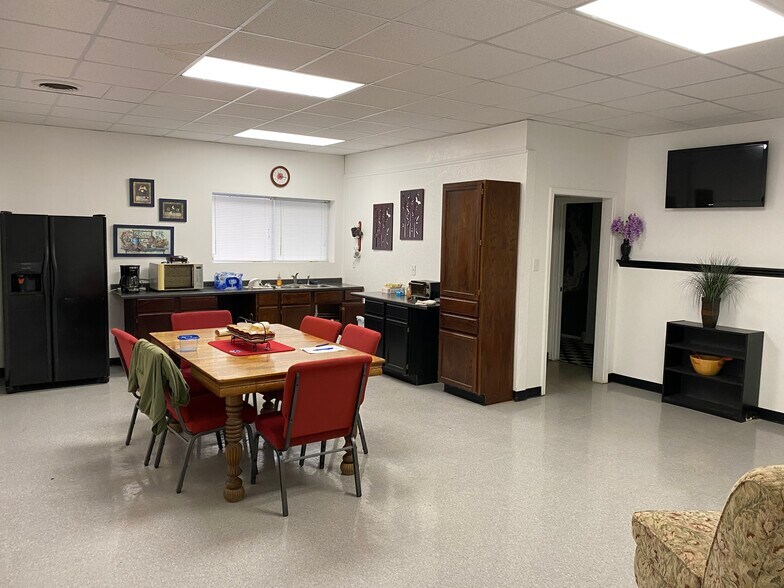 More Photos Of 1904 Hialeah Dr, Seabrook Light Manufacturing For Lease