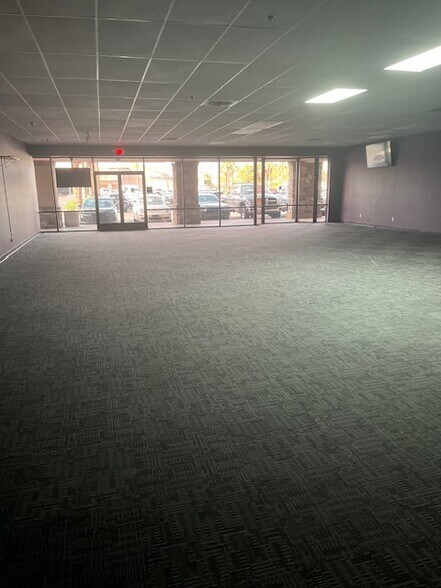 More Photos Of 2982 N Alma School Rd, Chandler General Retail For Lease