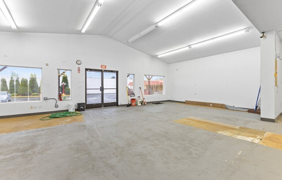 More Photos Of 1195 Newmark Ave, Coos Bay Storefront Retail Residential For Sale