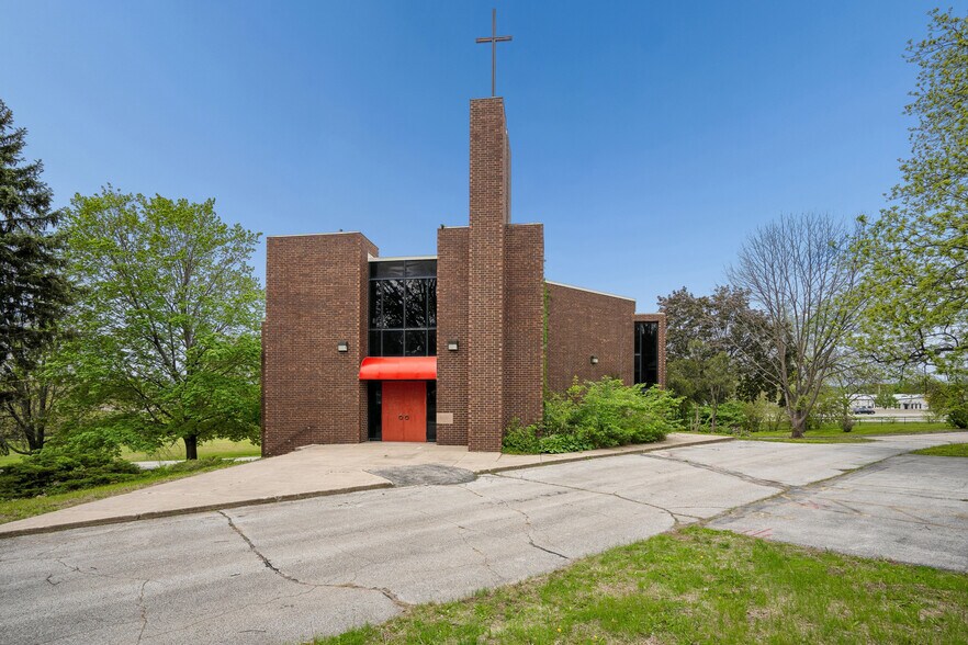 More Photos Of 3120 E 24th St, Des Moines Religious Facility For Sale