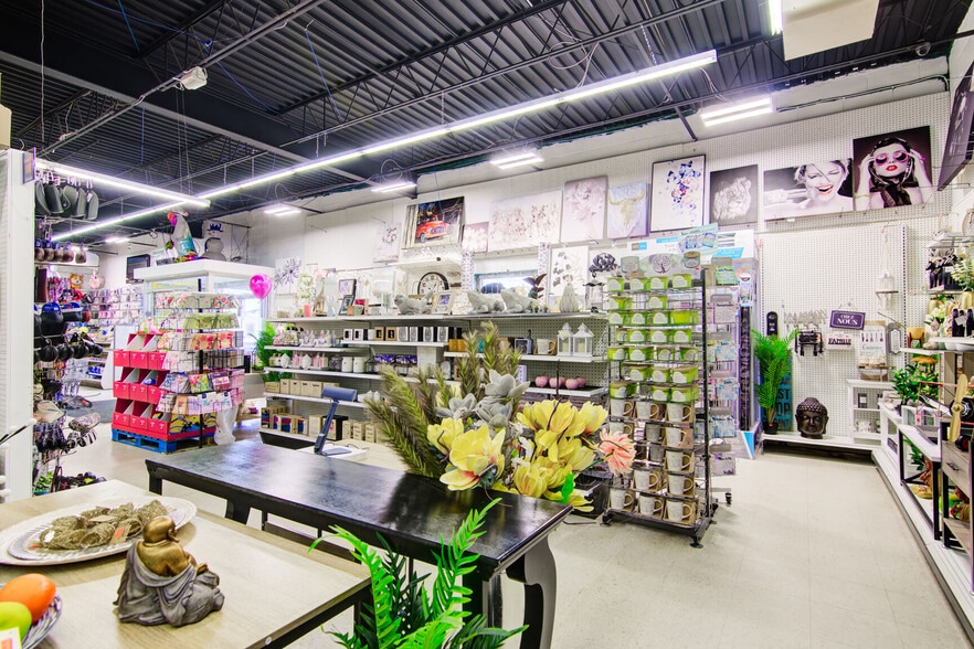 More Photos Of 988 Boul Saint-Jean-Baptiste, Mercier Freestanding For Lease