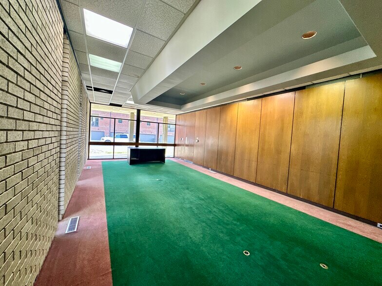 More Photos Of 130 Lexington Ln, Southern Pines Office For Sale