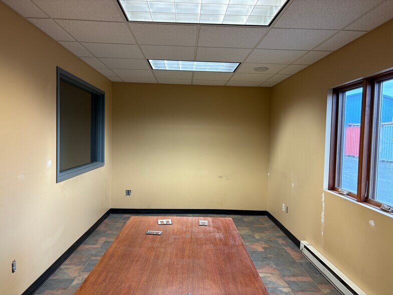 More Photos Of 405 John Ave, Superior Auto Repair For Lease