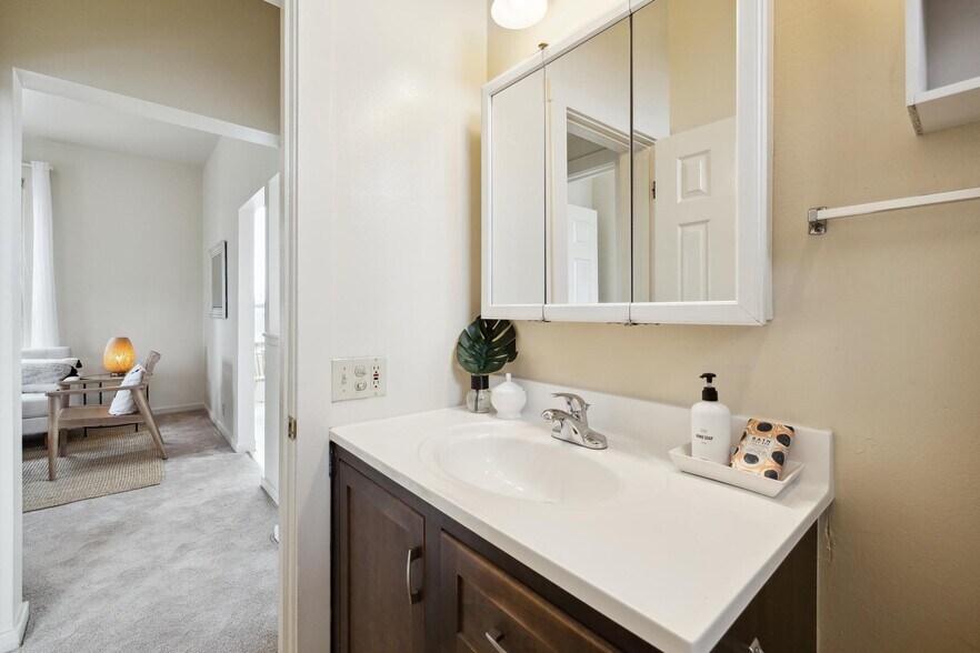 More Photos Of 1820 3rd St, Alameda Apartments For Sale