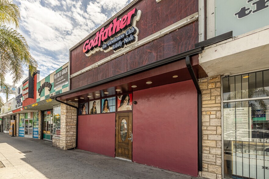 More Photos Of 21516 Sherman Way, Canoga Park Bar For Sale