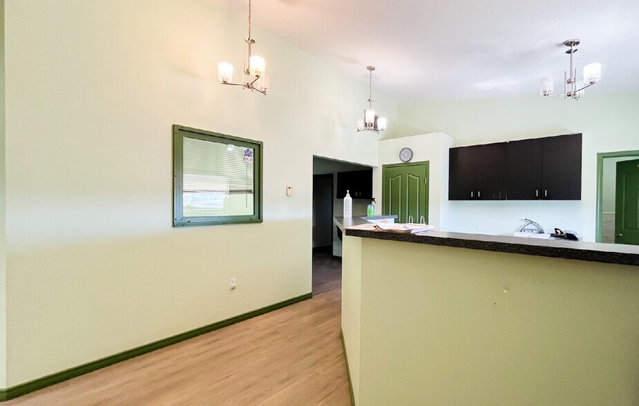 More Photos Of 1276 32 St SW, Medicine Hat Service For Lease